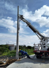Instalación de transformador de distribución en poste