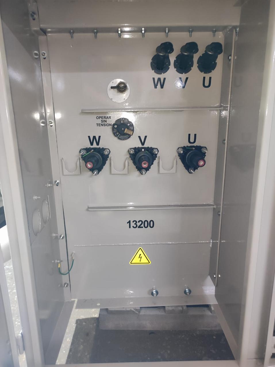Subestación eléctrica lista para puesta en servicio